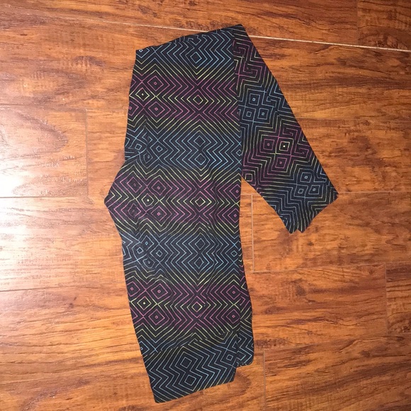 Lula Roe - Picture 2 of 2